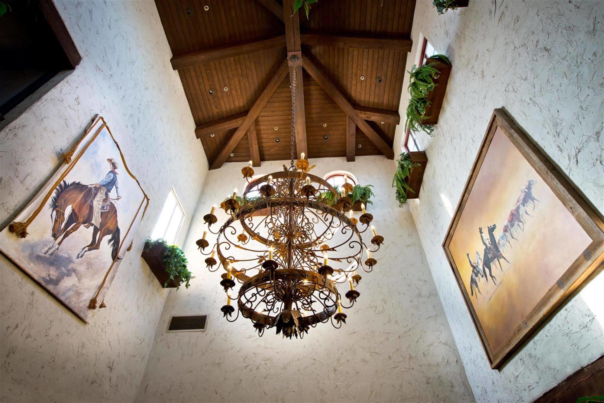 Harris Ranch Inn And Restaurant Huron Esterno foto