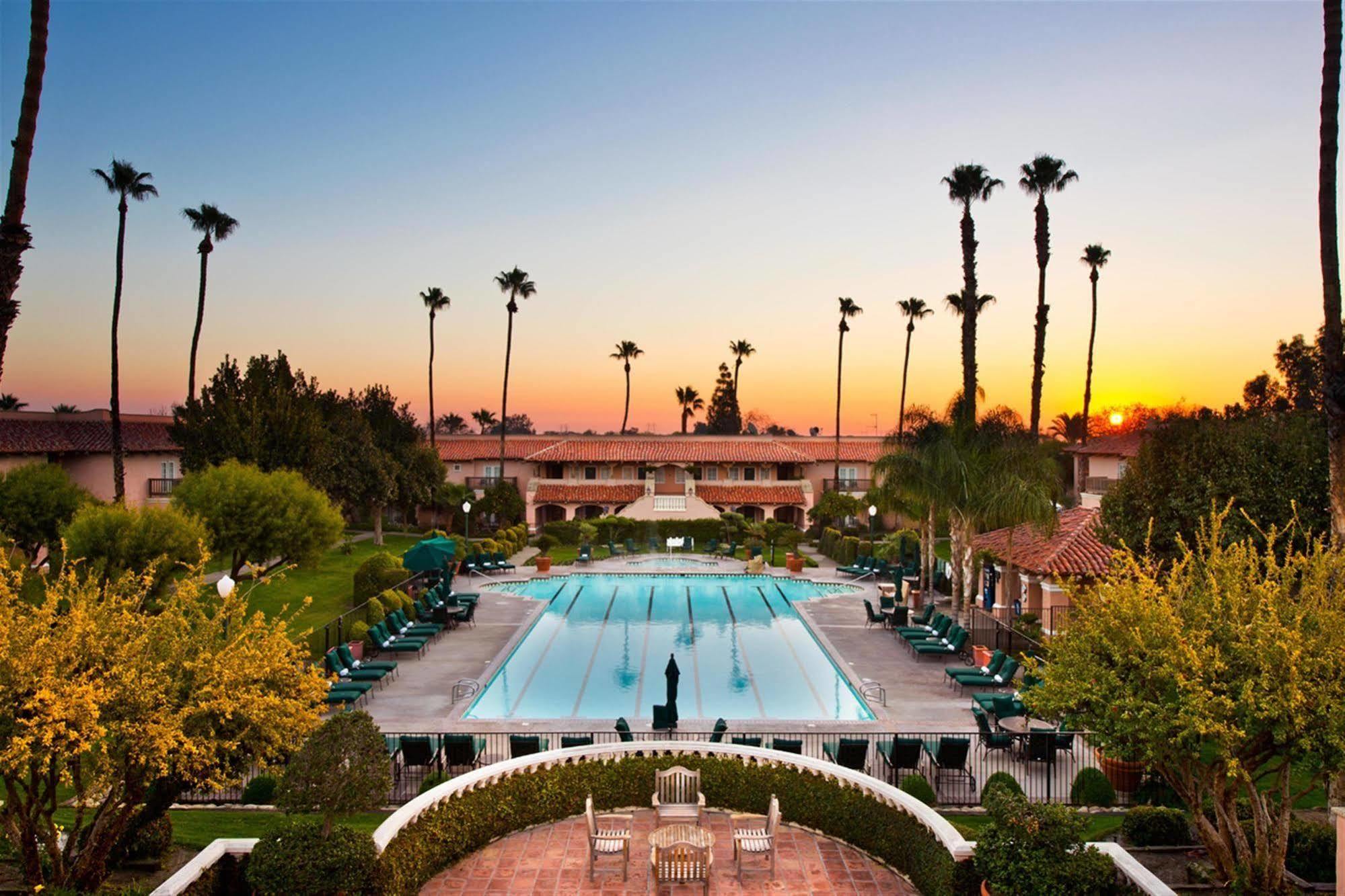 Harris Ranch Inn And Restaurant Huron Esterno foto