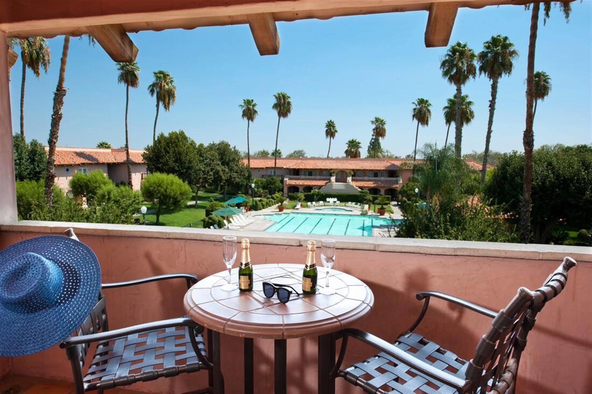 Harris Ranch Inn And Restaurant Huron Esterno foto