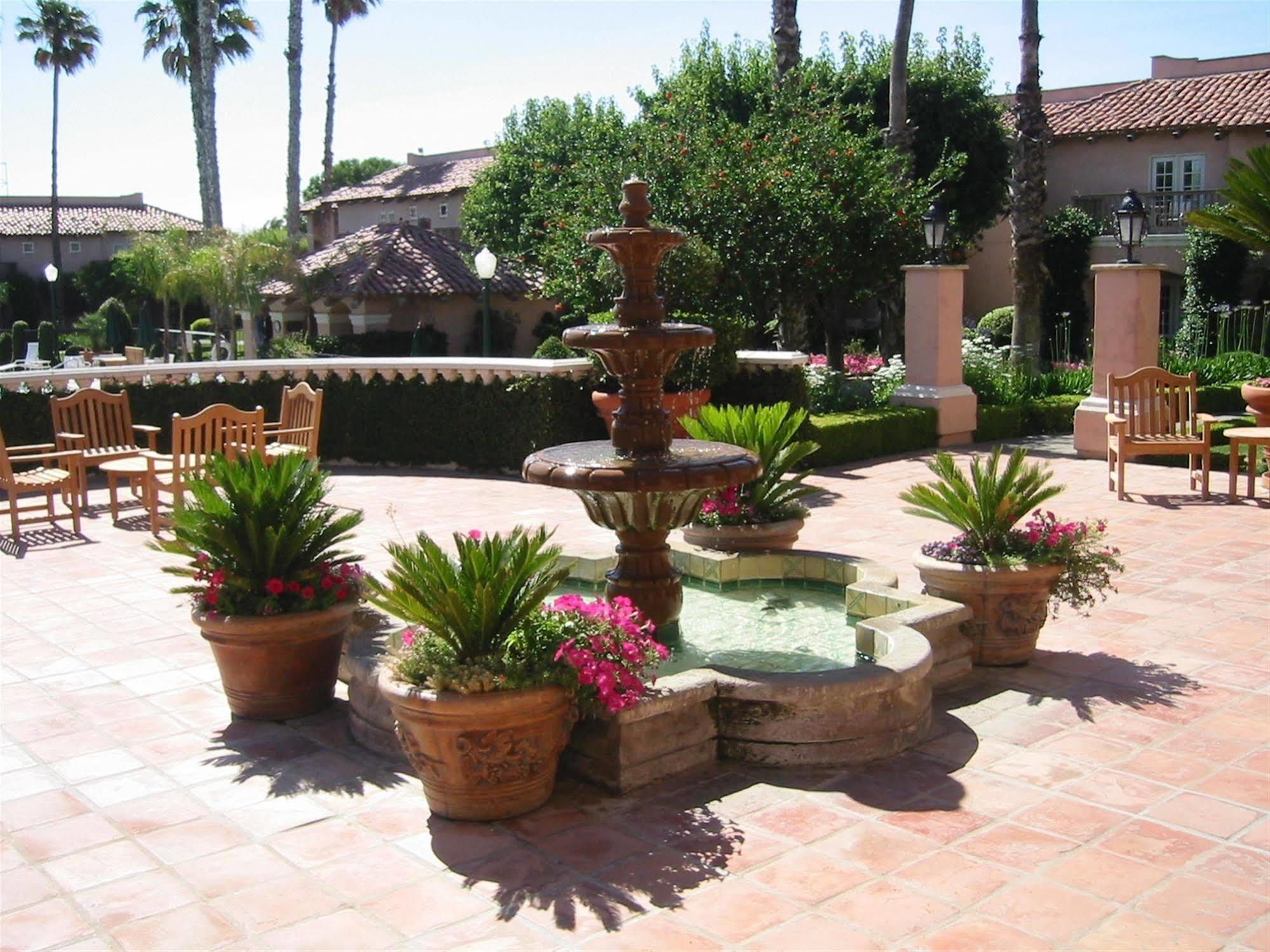 Harris Ranch Inn And Restaurant Huron Esterno foto